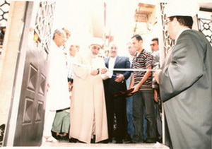 قصّ شريط الإفتتاح