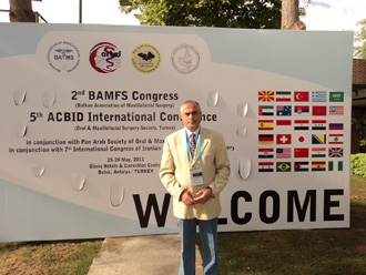 صورة وحيد ترو يعرض في مؤتمر أنطاليا تقنية متطورة لجراحة قبة الحنك