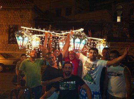 صورة ساحة عين برجا تتهيّأ لليالي رمضان