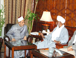 صورة الترابي لشيخ الأزهر : الثورة حررت مصر