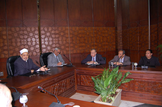 صورة الناصريون وراء شيخ الأزهر