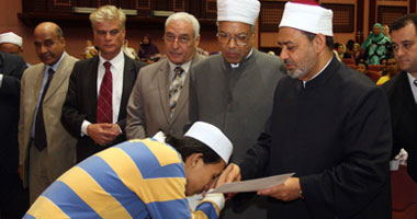 صورة طلع البدر علينا لشيخ الأزهر