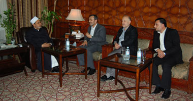 صورة حزب الله لشيخ الأزهر : نرفض سبّ الصحابة