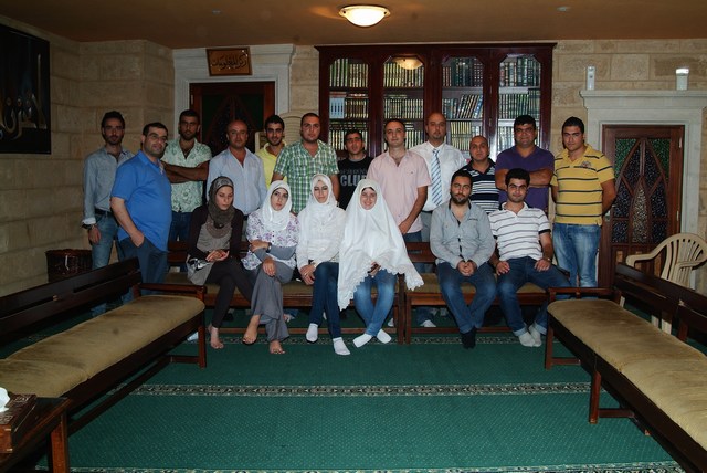 صورة فليقعد العاجز في بيته !