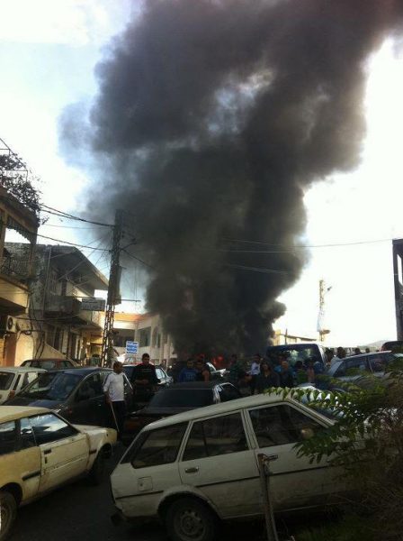 صورة تظاهرة أمام بلدية برجا … هل هي الشرارة الأولى ؟