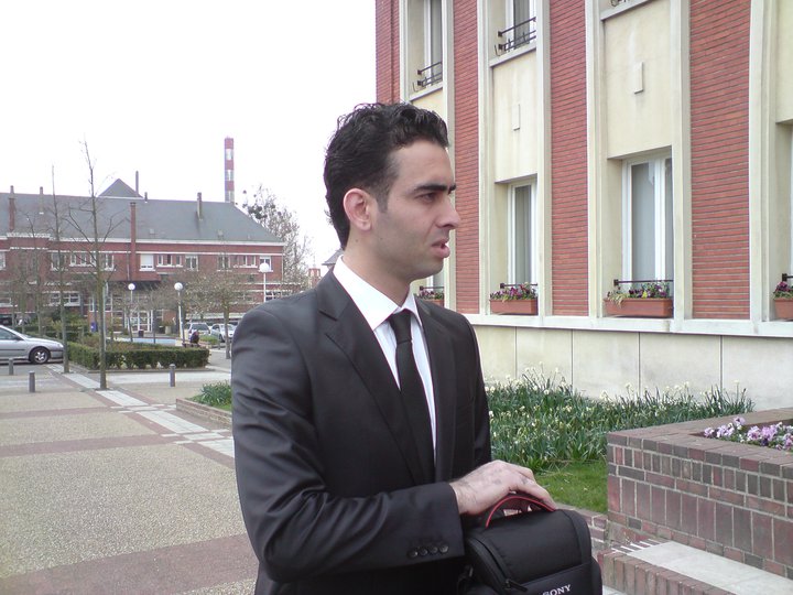 صورة ريمون حمية دكتوراً في الفيزياء بدرجة مشرف جداً