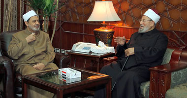 صورة الشيخ القرضاوي يزور شيخ الأزهر