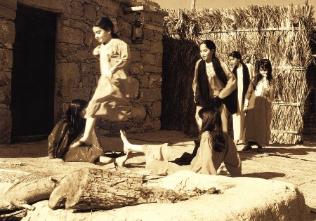 صورة كانت ملاعبنا الحقول !