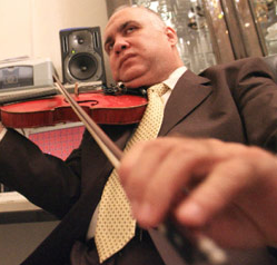 صورة الفنان أحمد شبو … موسيقى كمان وكمان