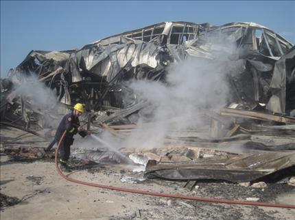 صورة حريـق جـدرا يلتهـم مصنـع المفروشــات والعمـال فـي إجـازة