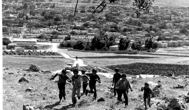 صورة نعيبُ زمانَنا