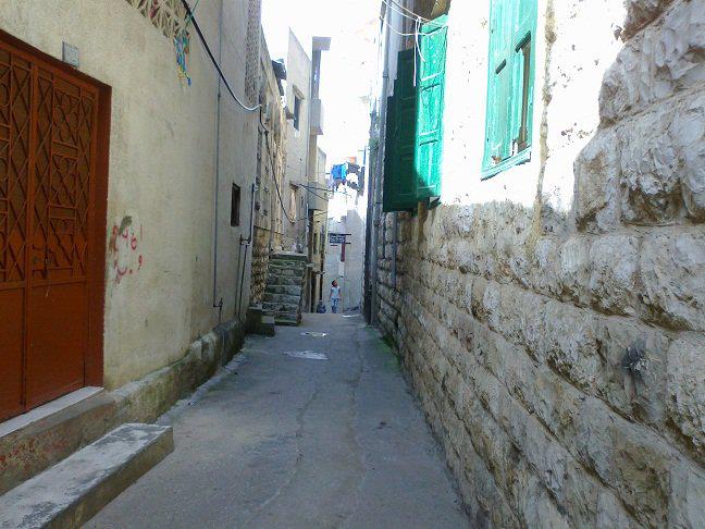 صورة حنين إلى الأرض المعبّدة بالعمر