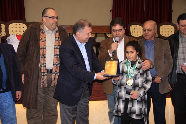 صورة ترّو يرعى افتتاح بطولة برجا للمدارس في كرة الطاولة