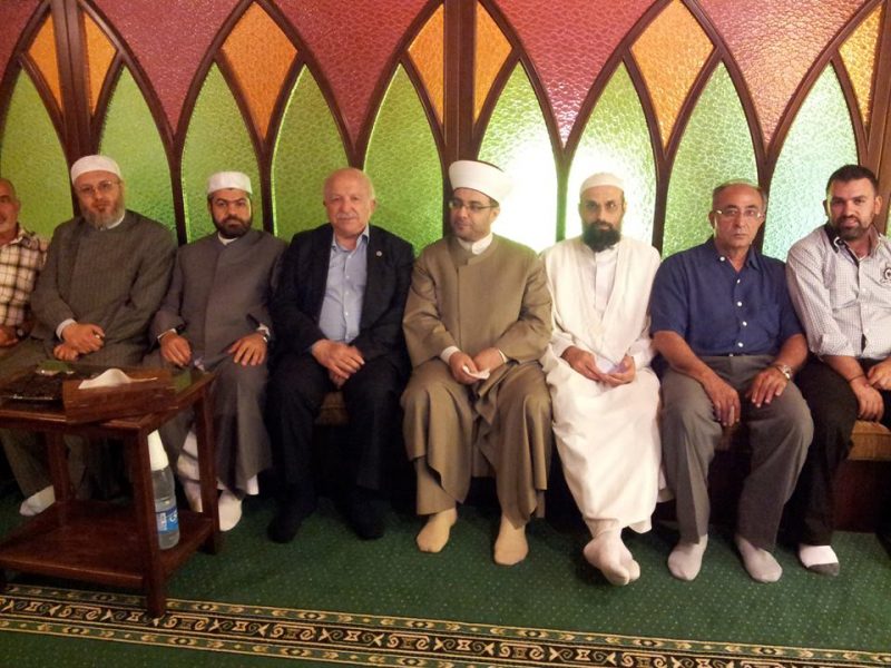 صورة رئيس جمعية المقاصد في جامع برجا الكبير