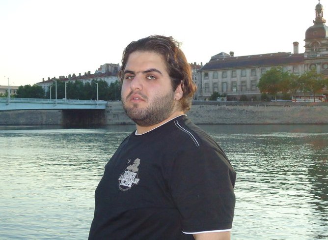 صورة مهدي محمود حمية دكتوراً في العلوم العصبية