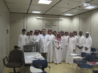 صورة علي ياسين الزعرت يكسر عتمة … الأوراق