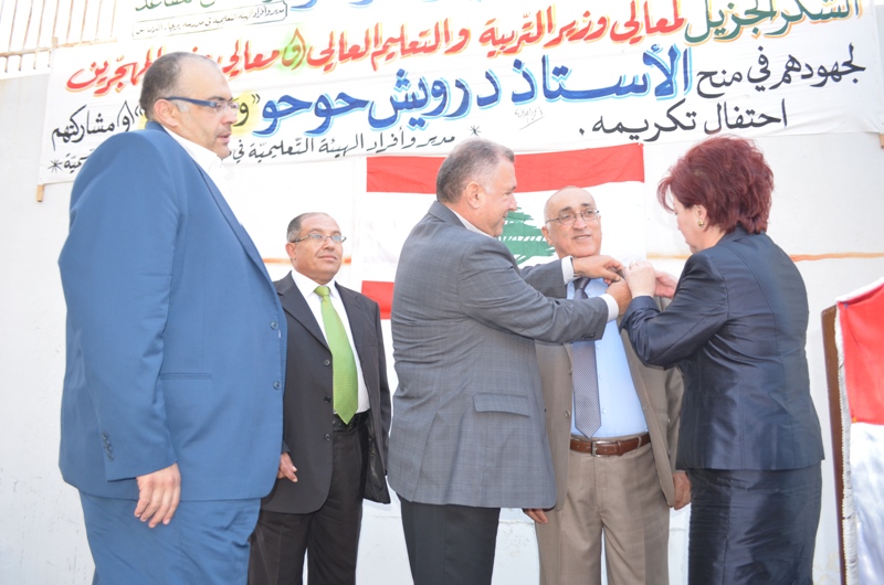 صورة وزير التربيّة يرعى تكريمَ المربي درويش حوحو