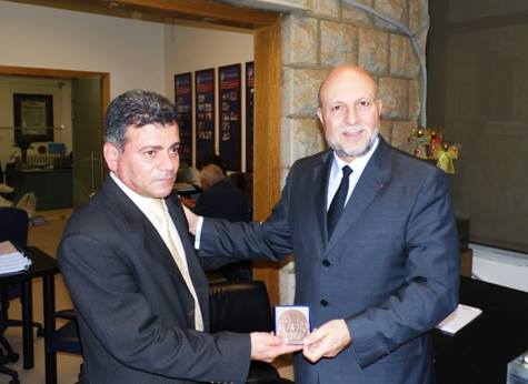 صورة ميدالية “إتحاد الفرنسيين في الخارج (UFE) للدكتور هيثم الغوش”