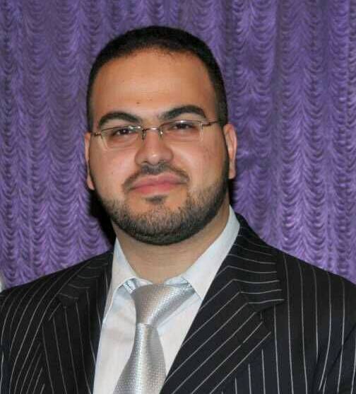 صورة علي خضر حدادة طبيباً للقلوب