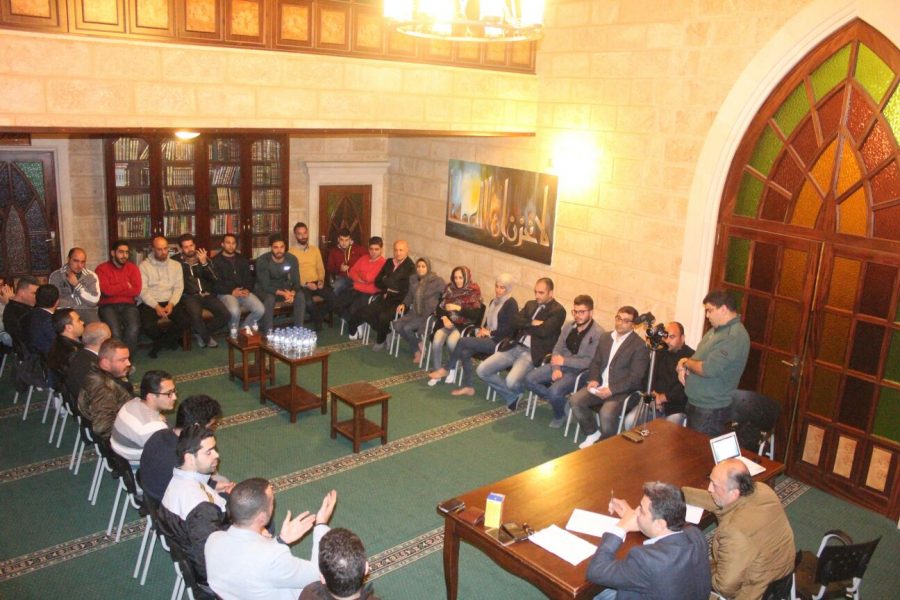 صورة لقاء شبابي أول في زاوية جامع برجا الكبير للتشاور بالإستحقاق البلدي
