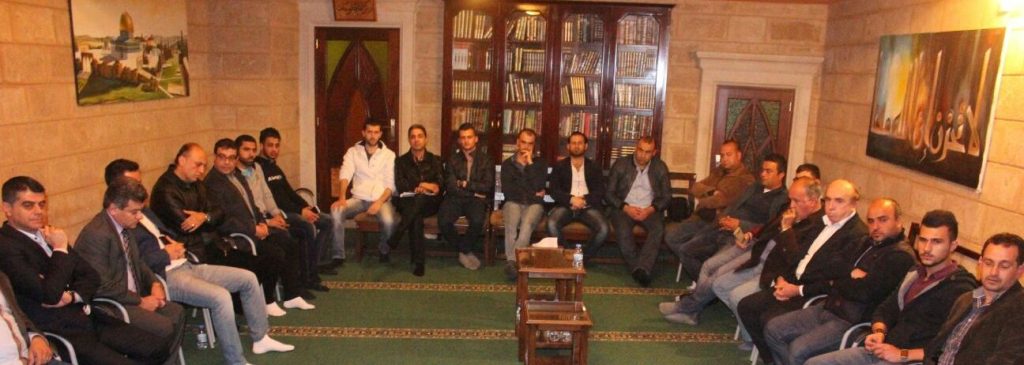 صورة حلقة نقاش للمخطط التوجيهيّ في زاوية جامع برجا الكبير