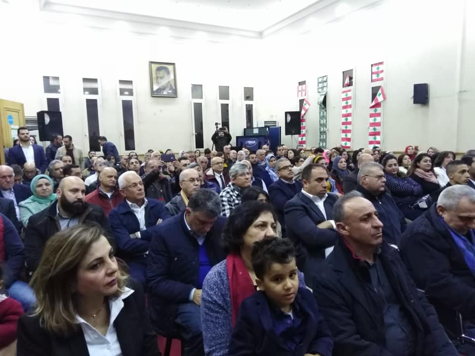 صورة محمود درويش في أمسية بالنادي الثقافي ببرجا